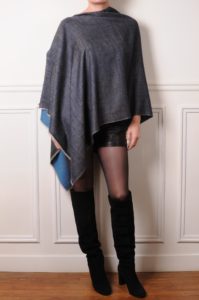 il poncho pashmina e bicolore reversibile